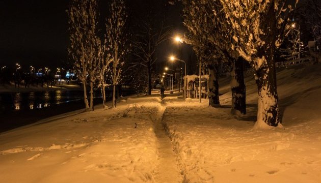 Київ вже сьогодні засипле мокрим снігом, а дороги стануть слизькими