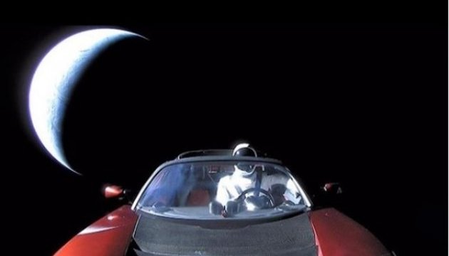 Вчені показали, як Tesla рухається у космічному просторі