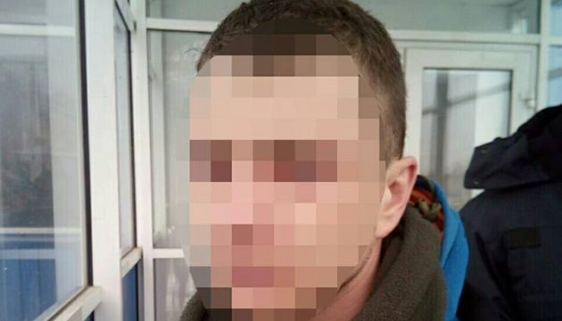 Вбивство на зупинці Києва: молодик збігав за ножем і зарізав “кривдника”