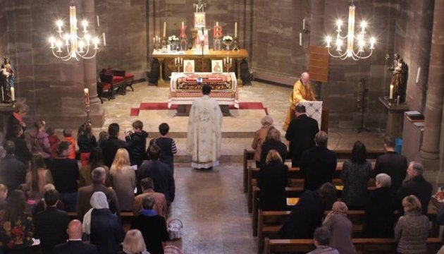 Українська громада у Франції перейшла на григоріанський календар