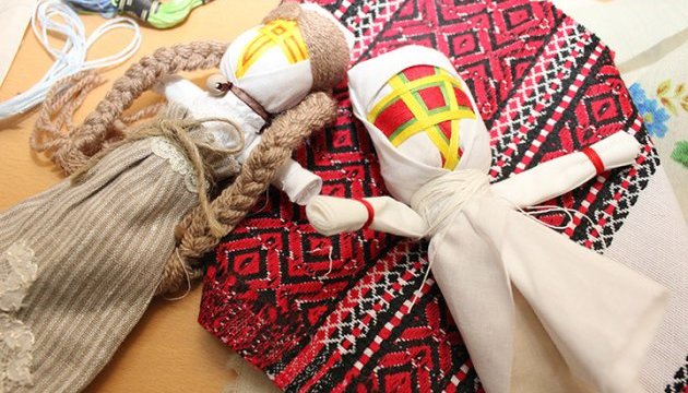 У турецькому Мармарисі вчилися виготовляти ляльки-мотанки