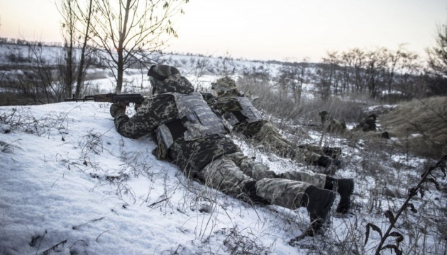 13 Angriffe der Terroristen im Donbass, ein Soldat verletzt
