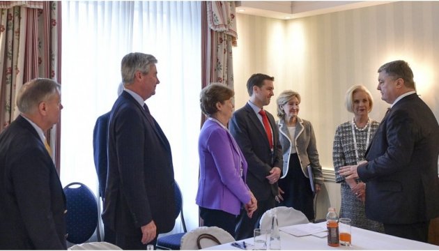 Порошенко обговорив із конгресменами США деокупацію Криму