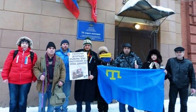 В Москве и Петербурге прошли пикеты в поддержку крымских татар В Москве и Петербурге прошли пикеты в поддержку крымских татар