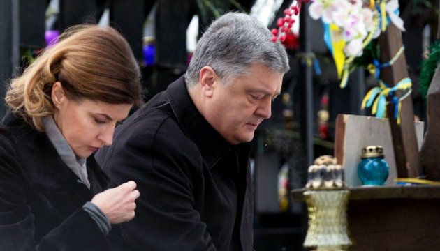 Poroshenko: Los héroes de la Centena Celestial son verdaderos ángeles guardianes de Ucrania 