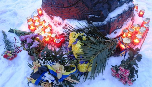 В Ризі відбулись заходи на вшанування пам'яті Героїв Небесної сотні В Ризі відбулись заходи на вшанування пам'яті Героїв Небесної сотні