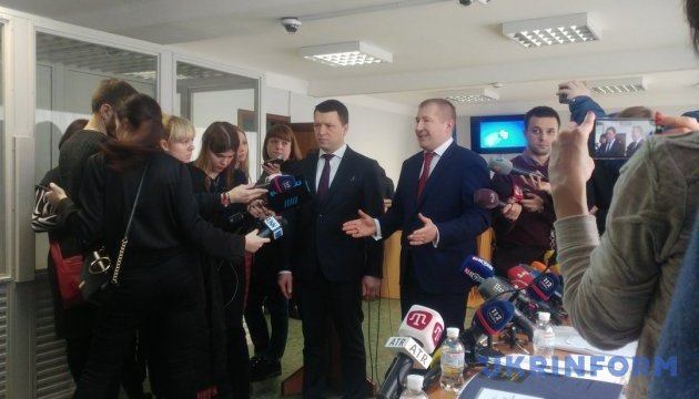 Прокуратура завела справу на адвокатів Януковича