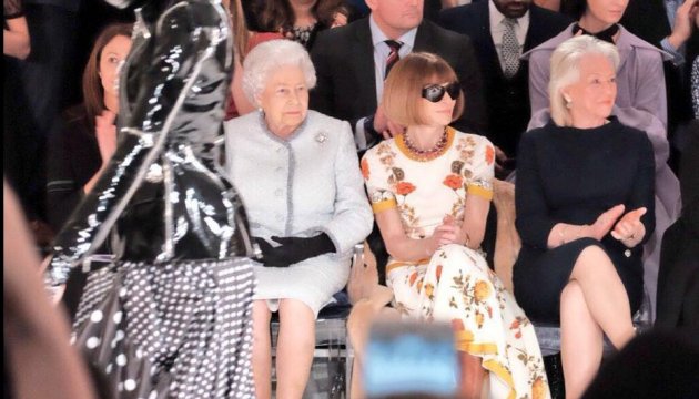 Елизавета II впервые посетила Неделю моды Елизавета II впервые посетила Неделю моды