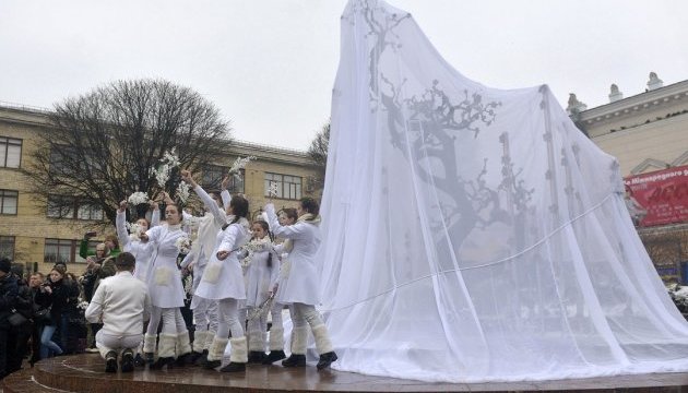 	У Вінниці відкрили пам’ятник Героям Небесної сотні – «Дерево Свободи»
