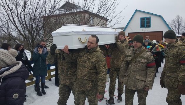Jytomir : Funérailles de l’infirmière tuée dans le Donbass (photos) Jytomir : Funérailles de l’infirmière tuée dans le Donbass (photos)