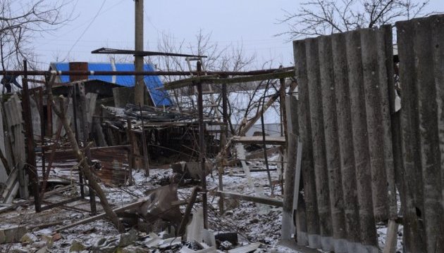 Обстріл бойовиків залишив Луганське без світла і зруйнував будинки