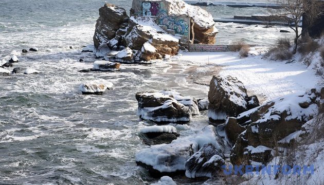 Чорне та Азовське моря завтра накриє шторм