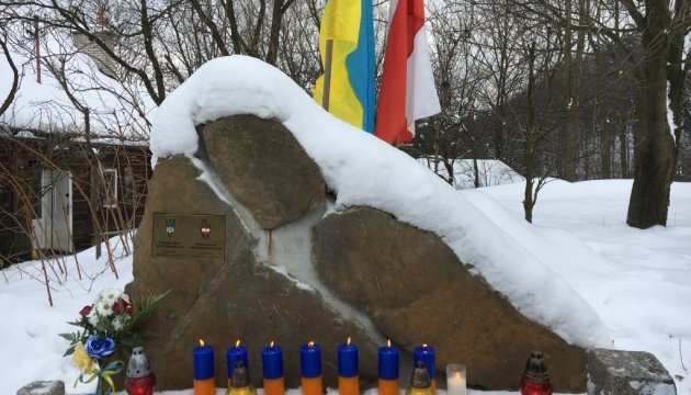Польський дисидент встановив пам’ятник Героям Небесної Сотні