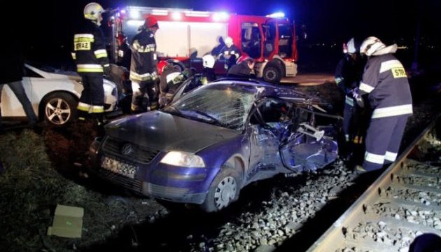 Four Ukrainians killed in car and train crash in Poland 