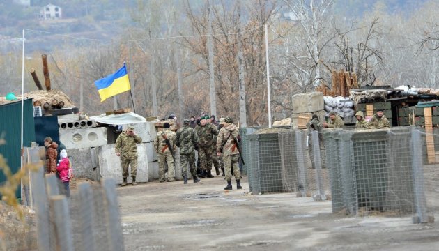 Les combattants pro-russes sabotent le retrait d’armes à Stanytsya Louhanska 
