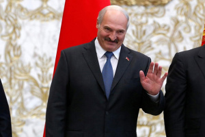 Лукашенко не нравится слово «карантин»: чем это обернется для Беларуси и для него самого