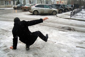 У Києві - ожеледиця, рятувальники закликають бути обережними