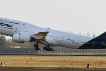 Lufthansa не пускатиме на борт пасажирів у звичайних масках