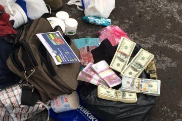 Чоловік віз на окуповану територію $60 тисяч та медпрепарати