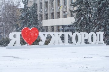 В Ужгороде снег разрушил крышу пятиэтажки