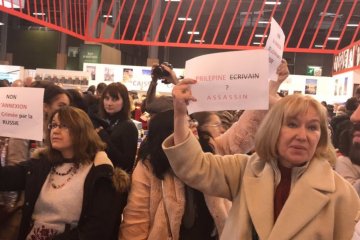 Акція проти Прилєпіна в Парижі: учасники почубилися з охороною