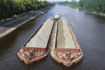 Transport per Fluss Dnipro zugenommen