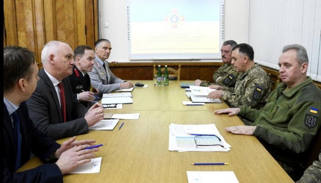 Muzhenko discusses with British adviser a management reform of Armed Forces of Ukraine