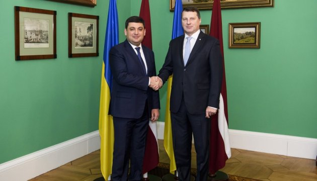 Ukrainian PM Groysman, Latvian President Vejonis discuss anti-Russian sanctions, situation in Donbas