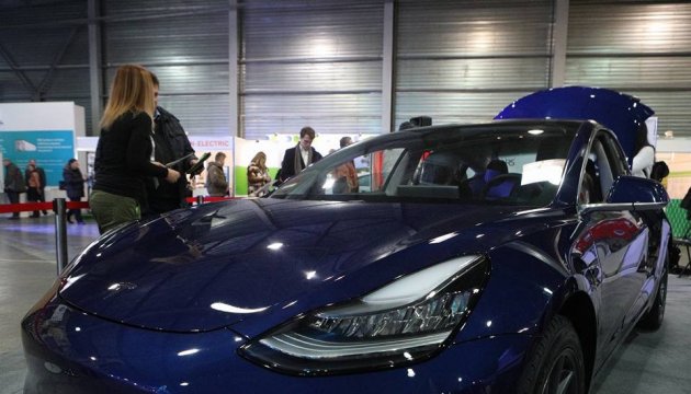 У Києві презентували найновішу Tesla Model 3