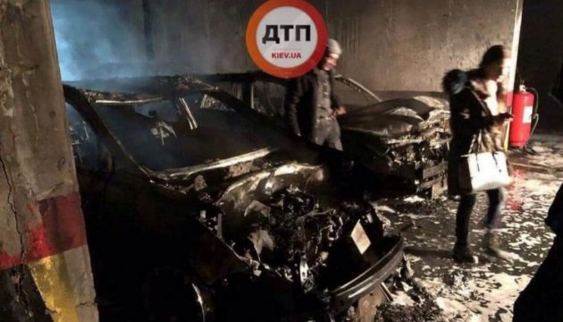 Масштабна пожежа у Києві: у підземному паркінгу згоріло кілька авто
