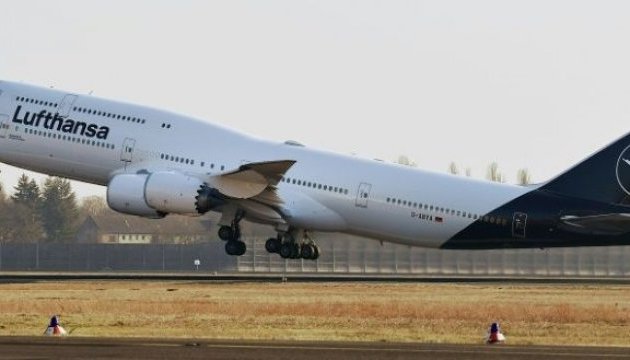 Lufthansa не пускатиме на борт пасажирів у звичайних масках