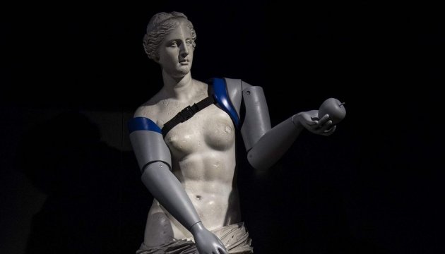 Венері Мілоській наділи протези, створені на 3D-принтері 