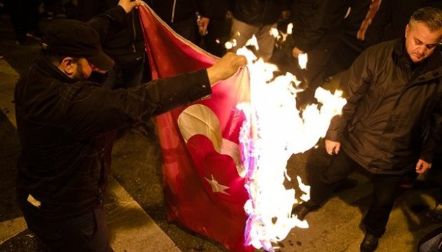 У Греції на демонстрації спалили турецький прапор - Анкара обурена