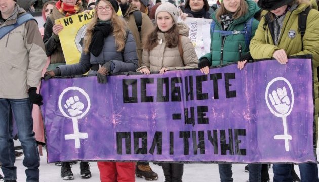 “Oh my March!” : Un défilé de femmes ukrainiennes dans le centre de Kyiv