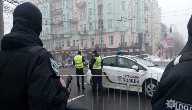 Поліція попереджає водіїв, що центр Києва перекритий