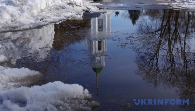 Сьогодні в Україні потеплішає, на півночі та заході - мокрий сніг і дощ