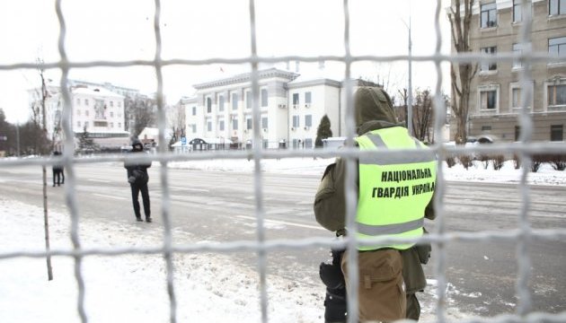 У Києві під'їзди до Посольства РФ заблоковані