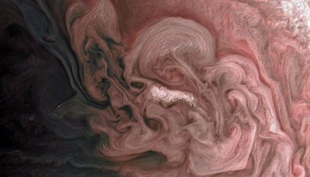 NASA показала бурю на Юпітері