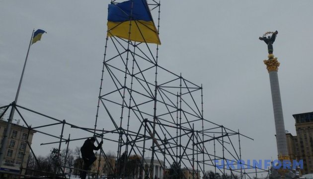 Голова СБУ прийшов на Майдан, де мітингарі розбирають конструкції