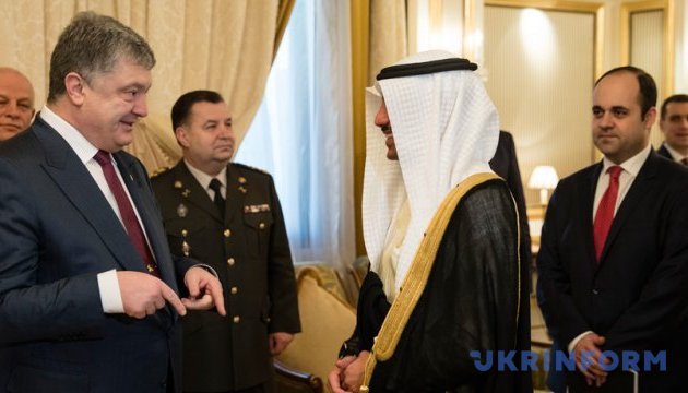 Poroshenko discusses with Kuwait’s defense minister prospects for military and technical cooperation
