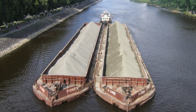 Transport per Fluss Dnipro zugenommen