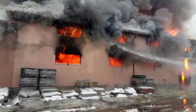 На Закарпатье загорелся торговый центр На Закарпатье загорелся торговый центр