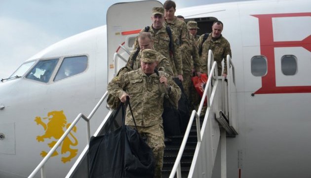 В Украину прибыл самолет с миротворцами, выполнявшими задачи ООН в Конго В Украину прибыл самолет с миротворцами, выполнявшими задачи ООН в Конго