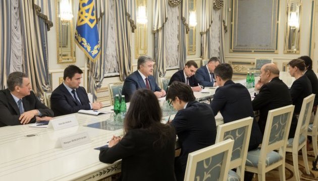 Poroshenko, Jean-Yves Le Drian discuss deployment of UN peacekeeping mission in Donbas