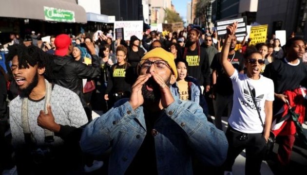 У Каліфорнії протестують через те, що поліція застрелила афроамериканця