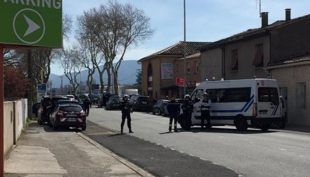 Террорист во Франции огласил требования Террорист во Франции огласил требования