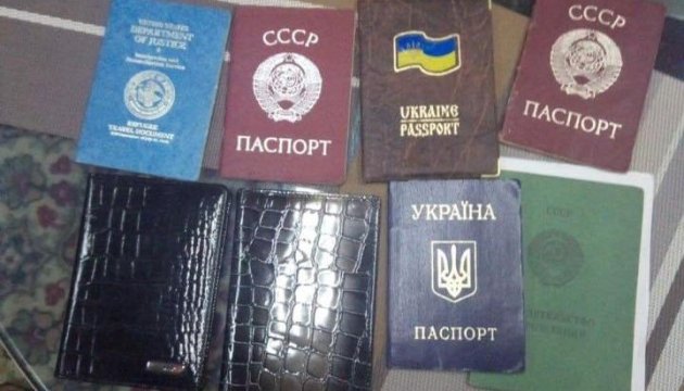 Злочинна група 10 років підробляла паспорти та інші документи