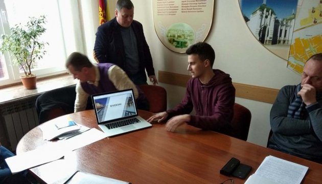 Український студент створив робота, що збирає сміття з водойм