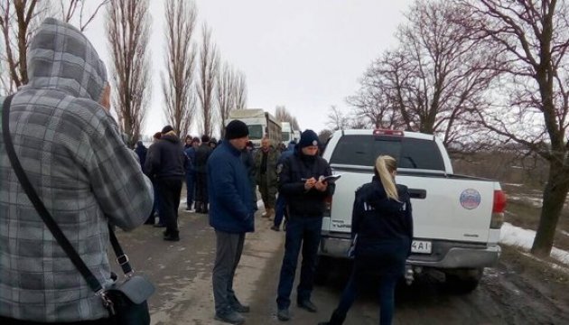 На Миколаївщині перекрили ще дві розбиті дороги