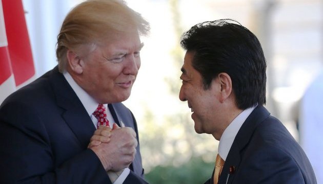 Прем'єр Японії підготує Трампа до зустрічі з Кім Чен Ином